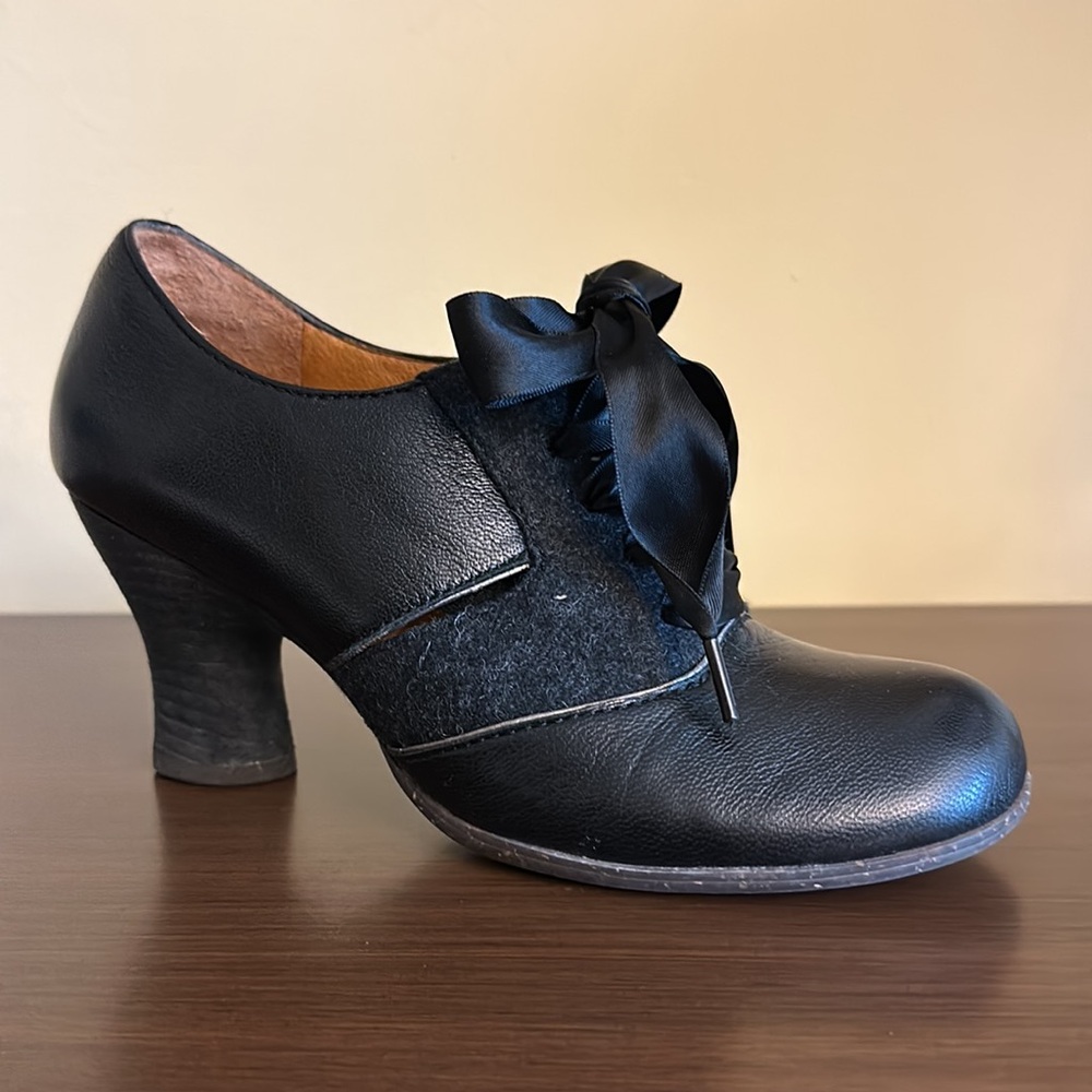NAYA Black Leather Grey Wool Cutout Lace Up Heeled Jasper Booties Size 5.5
